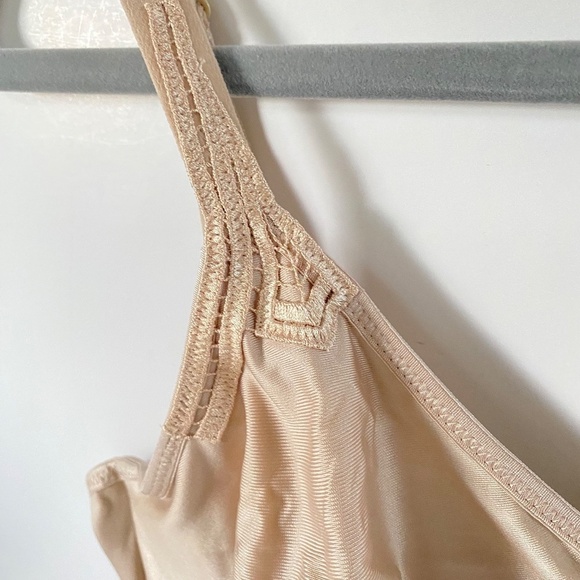 WACOAL 36DD/36E Beige Satin Sensibility Underwire Bra 855207 - Picture 4 of 10